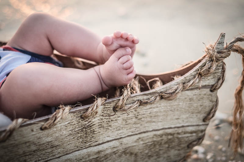 by-jmill-photography-newborn-canoe-24