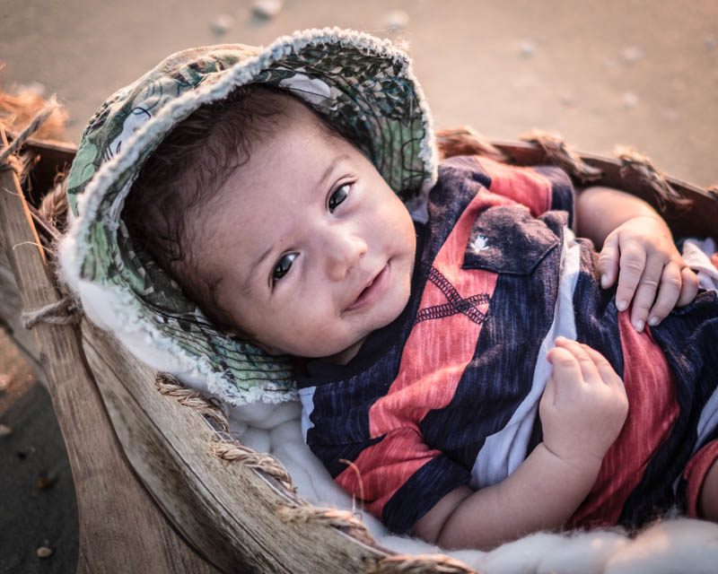 by-jmill-photography-newborn-canoe-34