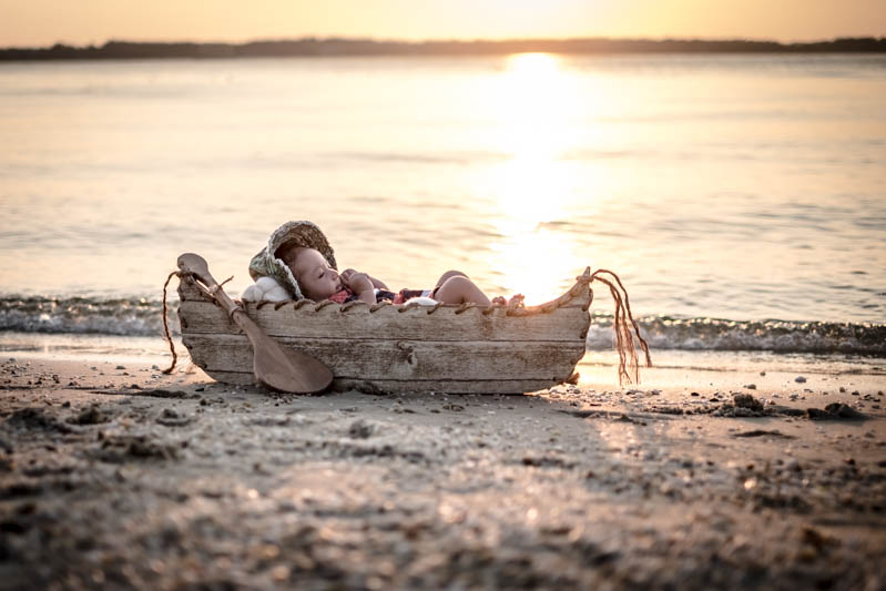 by-jmill-photography-newborn-canoe-4